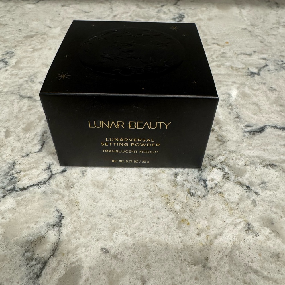 Lunar Beauty Setting Powder in Medium